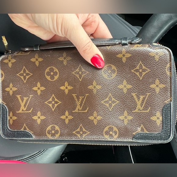 Louis Vuitton Handle Wallet - Picture 1 of 4